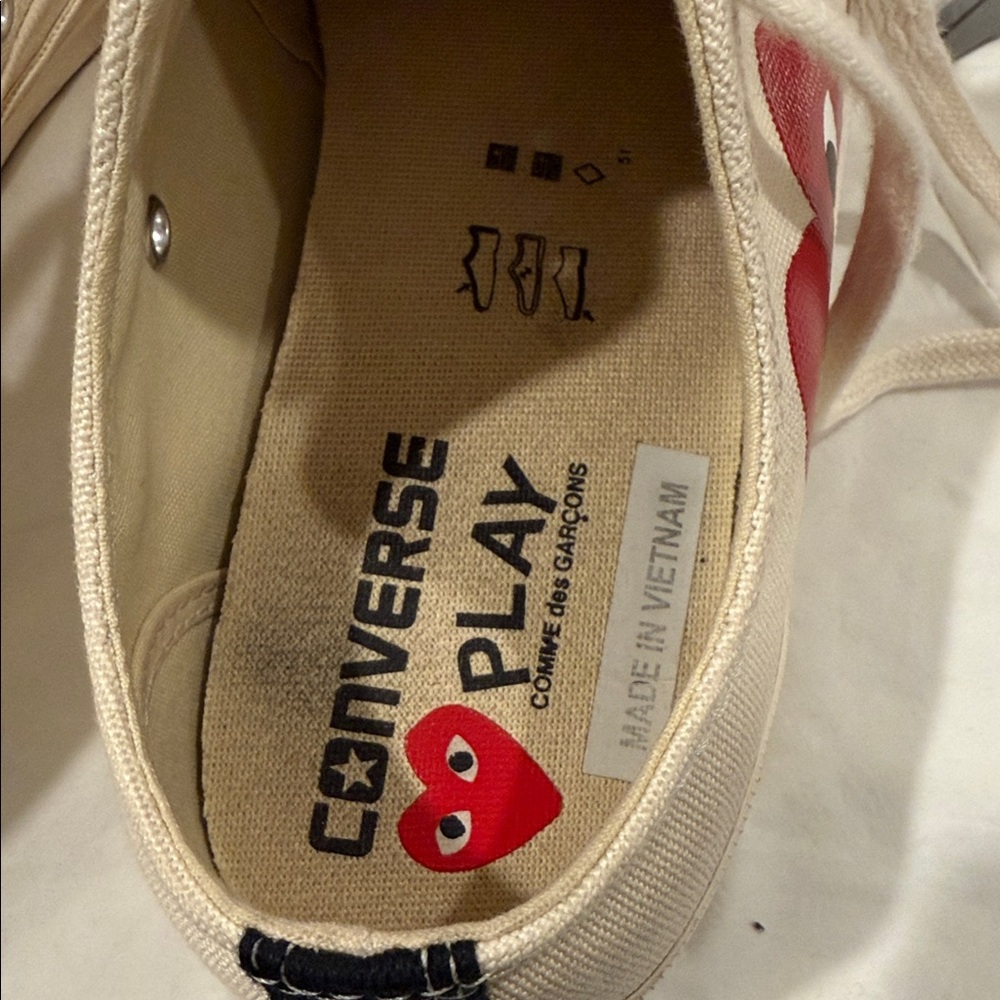 Comme des Garcons PLAY men’s Cream and Red Sneakers - Picture 10 of 12